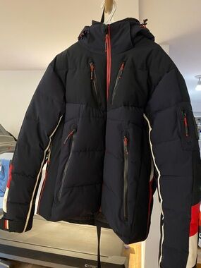 Lutha Men's Black Puffer Jacket with Red Zipper Pull